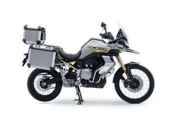 Z KUFRAMI Matkowski Motocykle Quady Wrocław